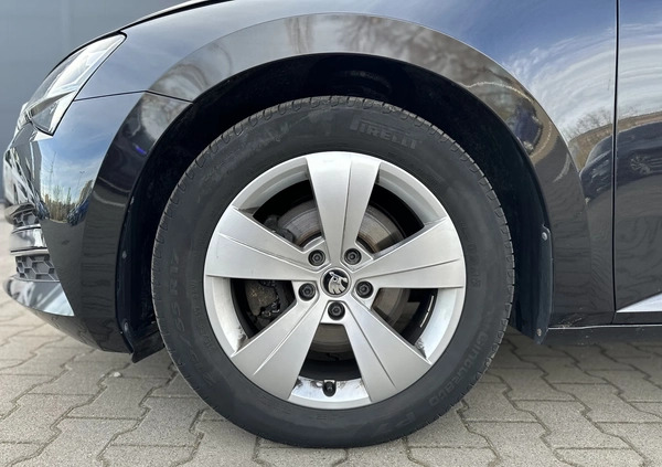 Skoda Superb cena 105900 przebieg: 123460, rok produkcji 2019 z Krzywiń małe 106